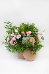 Bombonera kraft de flores frescas SPRING COLOURS